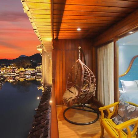 Fenghuang Ancient Town Lazy Cat Riverside Inn Екстер'єр фото