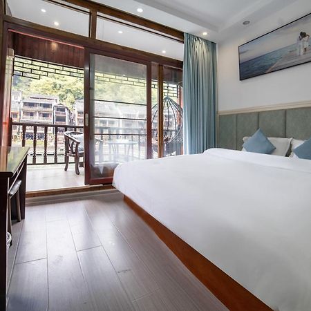 Fenghuang Ancient Town Lazy Cat Riverside Inn Екстер'єр фото
