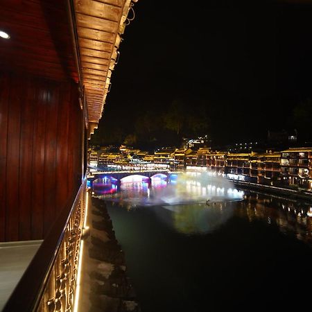 Fenghuang Ancient Town Lazy Cat Riverside Inn Екстер'єр фото
