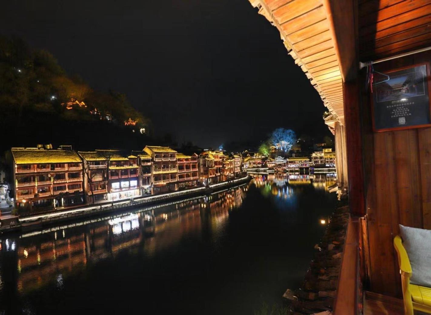 Fenghuang Ancient Town Lazy Cat Riverside Inn Екстер'єр фото