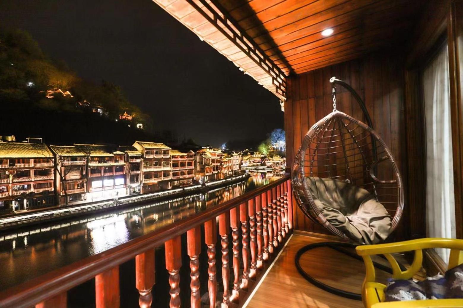 Fenghuang Ancient Town Lazy Cat Riverside Inn Екстер'єр фото