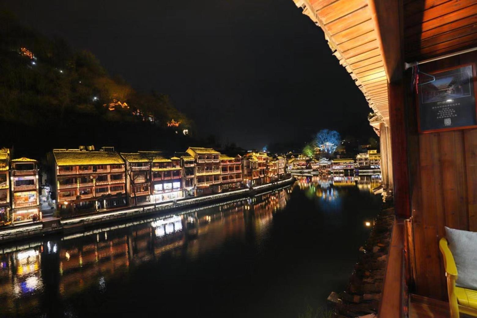 Fenghuang Ancient Town Lazy Cat Riverside Inn Екстер'єр фото