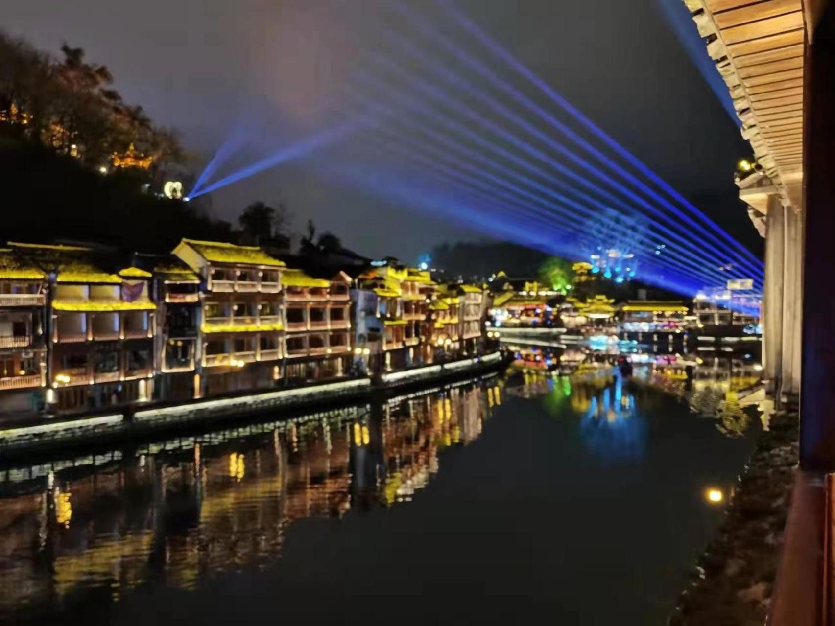 Fenghuang Ancient Town Lazy Cat Riverside Inn Екстер'єр фото
