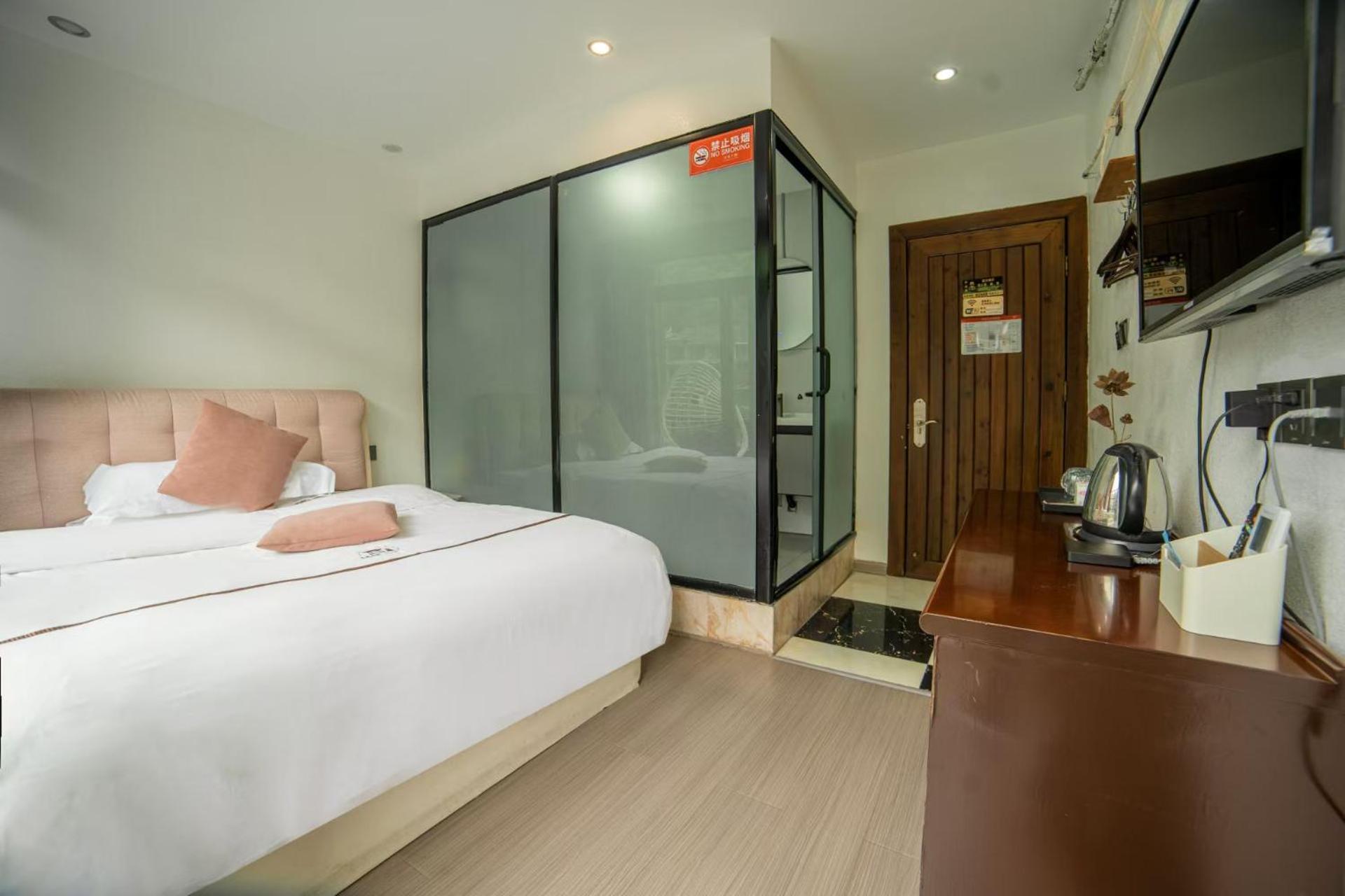 Fenghuang Ancient Town Lazy Cat Riverside Inn Екстер'єр фото