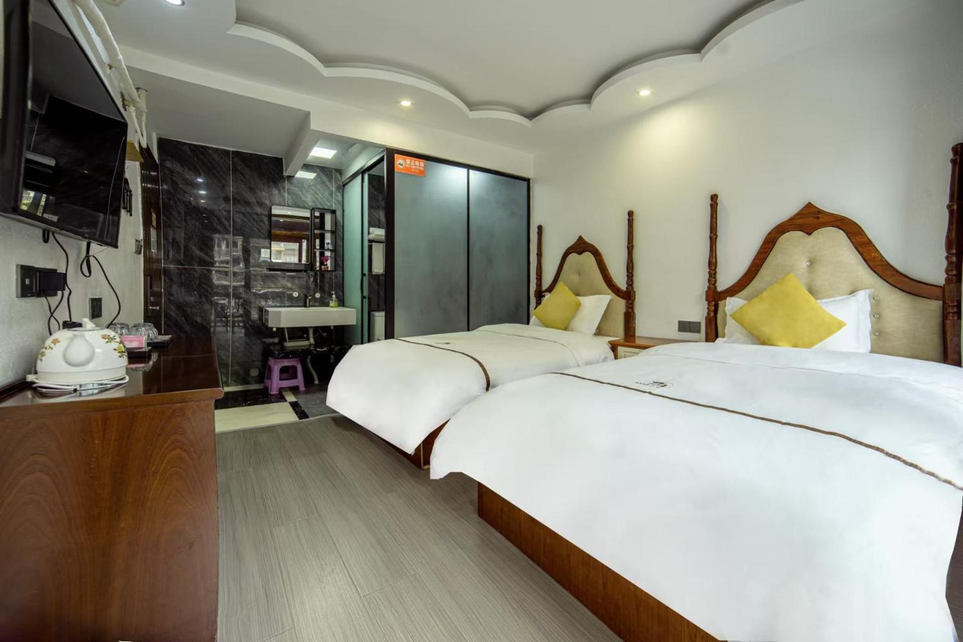 Fenghuang Ancient Town Lazy Cat Riverside Inn Екстер'єр фото