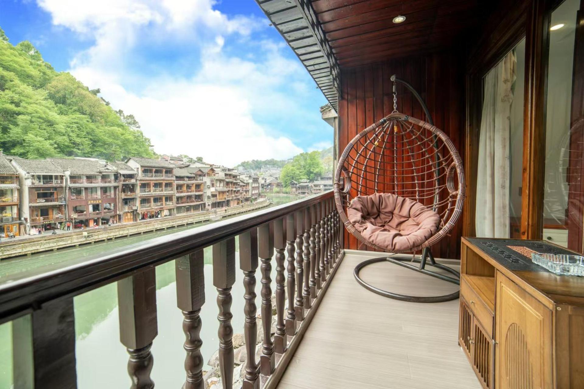 Fenghuang Ancient Town Lazy Cat Riverside Inn Екстер'єр фото