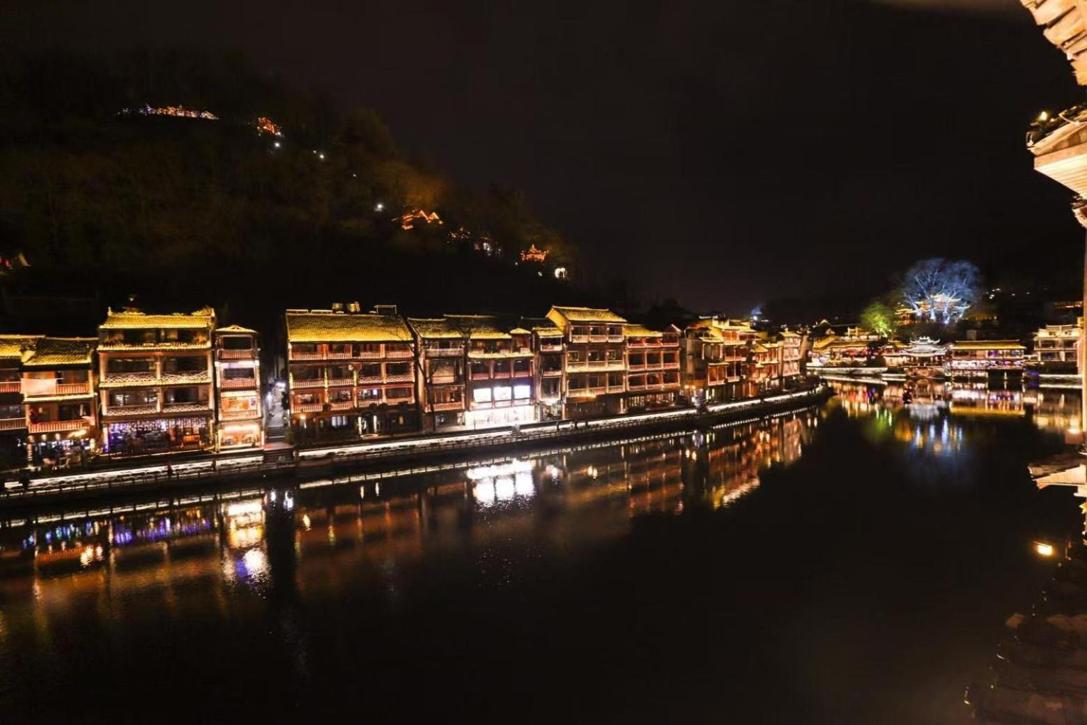 Fenghuang Ancient Town Lazy Cat Riverside Inn Екстер'єр фото