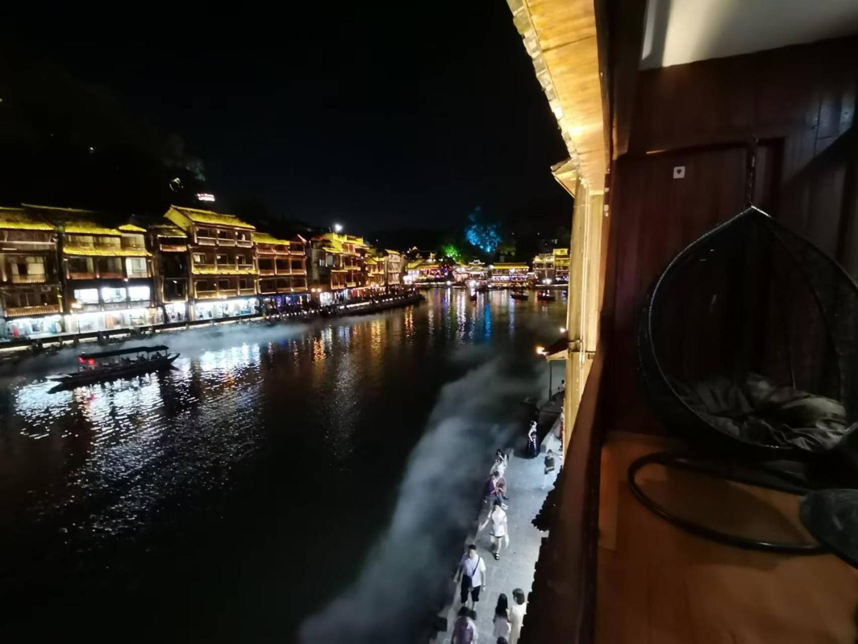 Fenghuang Ancient Town Lazy Cat Riverside Inn Екстер'єр фото