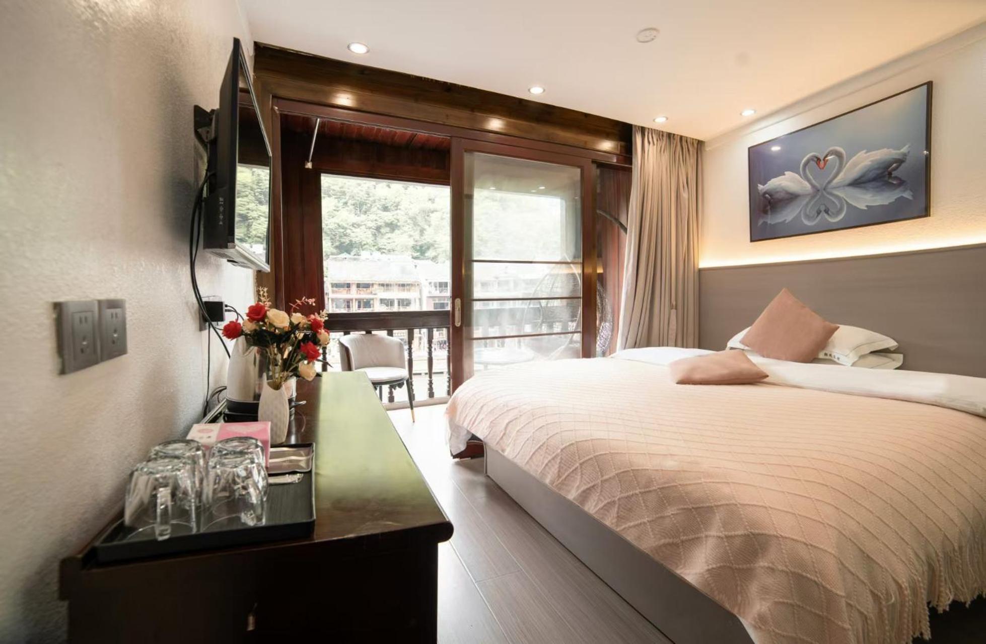 Fenghuang Ancient Town Lazy Cat Riverside Inn Екстер'єр фото