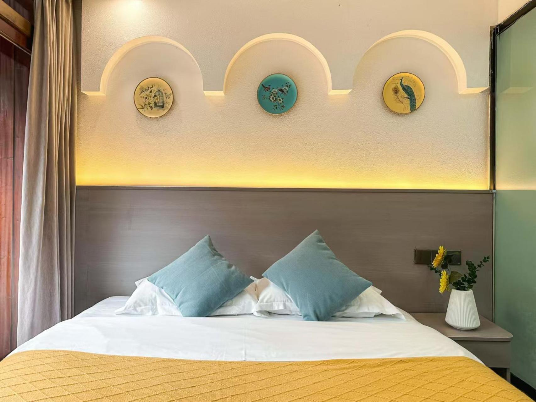 Fenghuang Ancient Town Lazy Cat Riverside Inn Екстер'єр фото