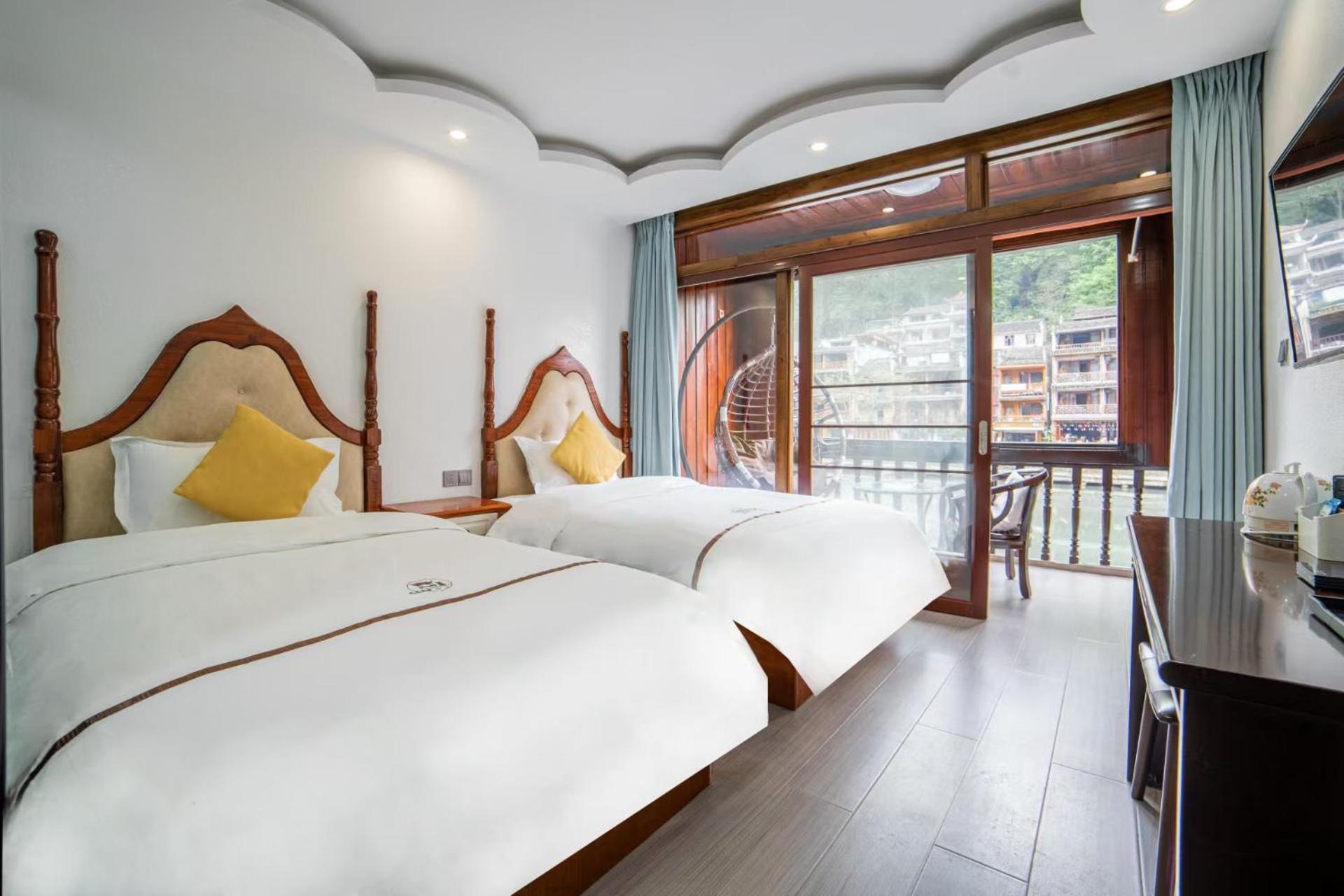 Fenghuang Ancient Town Lazy Cat Riverside Inn Екстер'єр фото