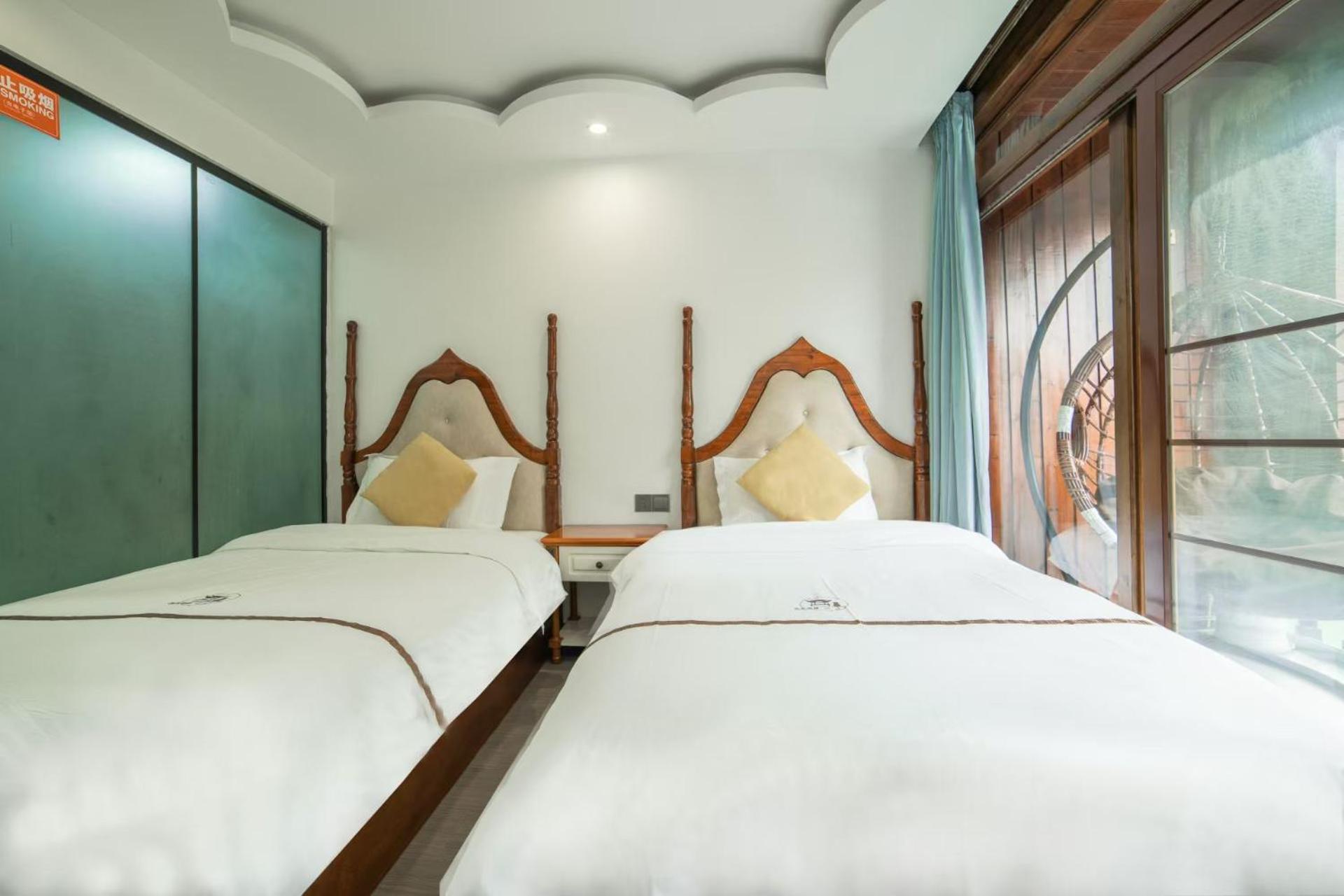 Fenghuang Ancient Town Lazy Cat Riverside Inn Екстер'єр фото
