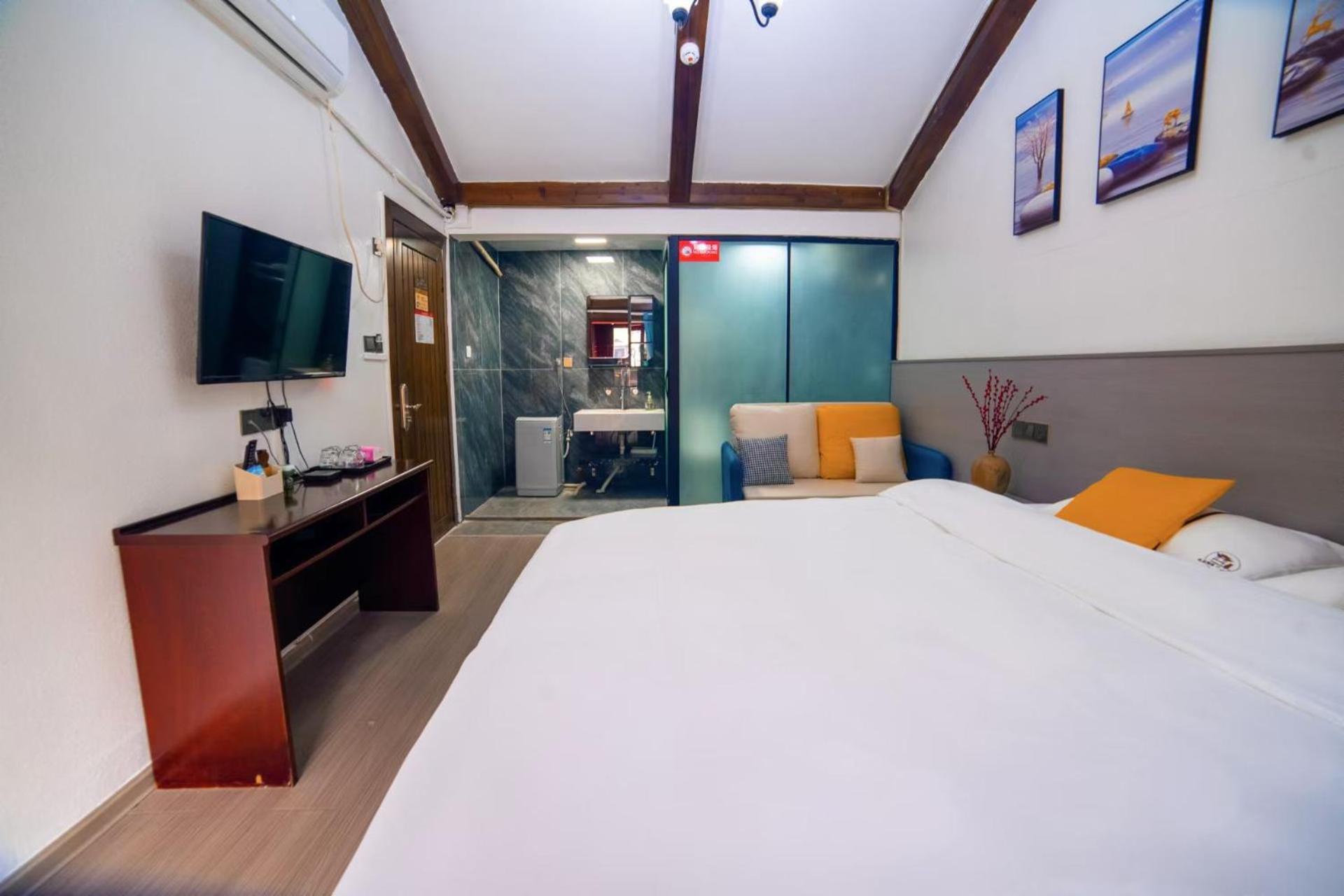 Fenghuang Ancient Town Lazy Cat Riverside Inn Екстер'єр фото