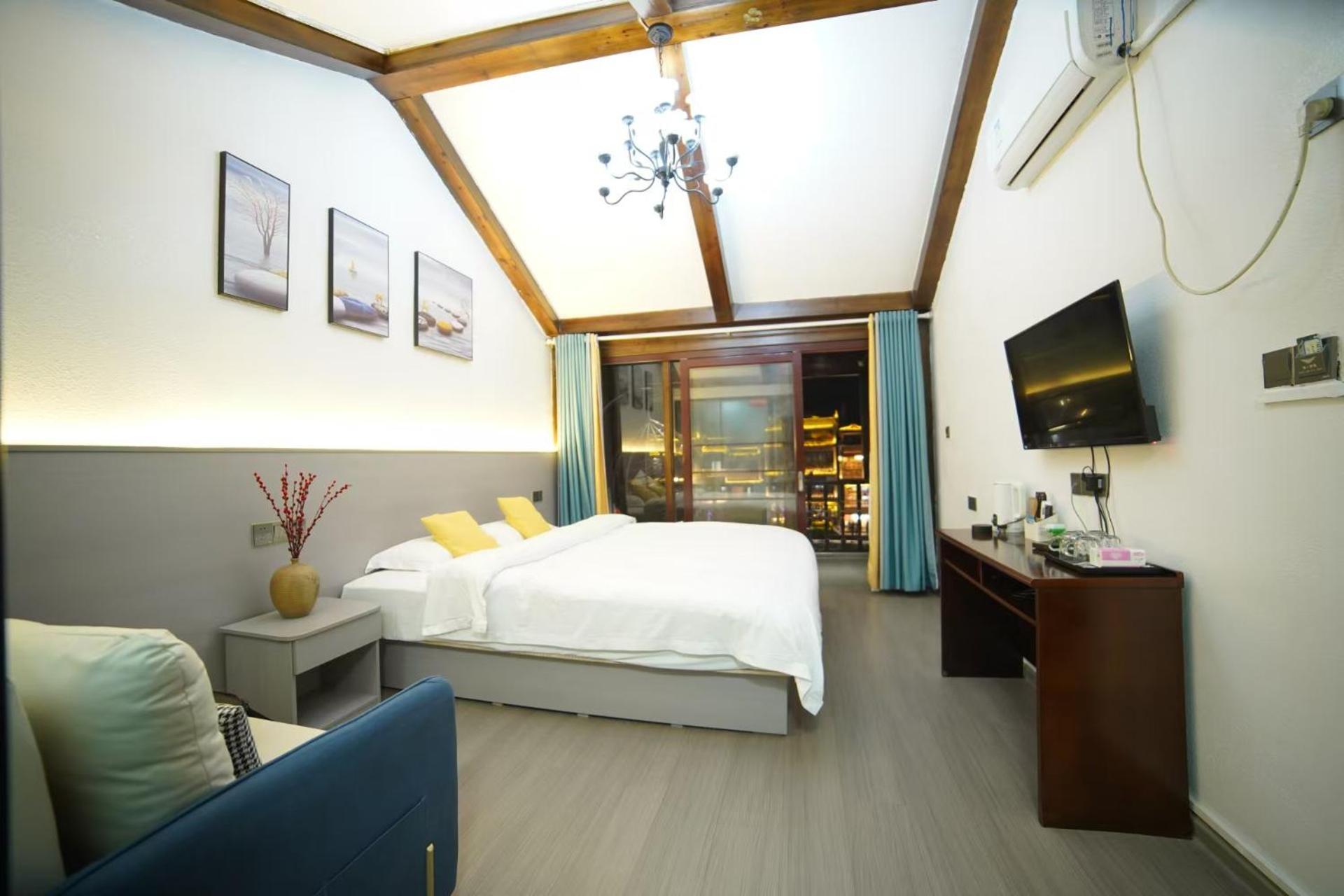Fenghuang Ancient Town Lazy Cat Riverside Inn Екстер'єр фото