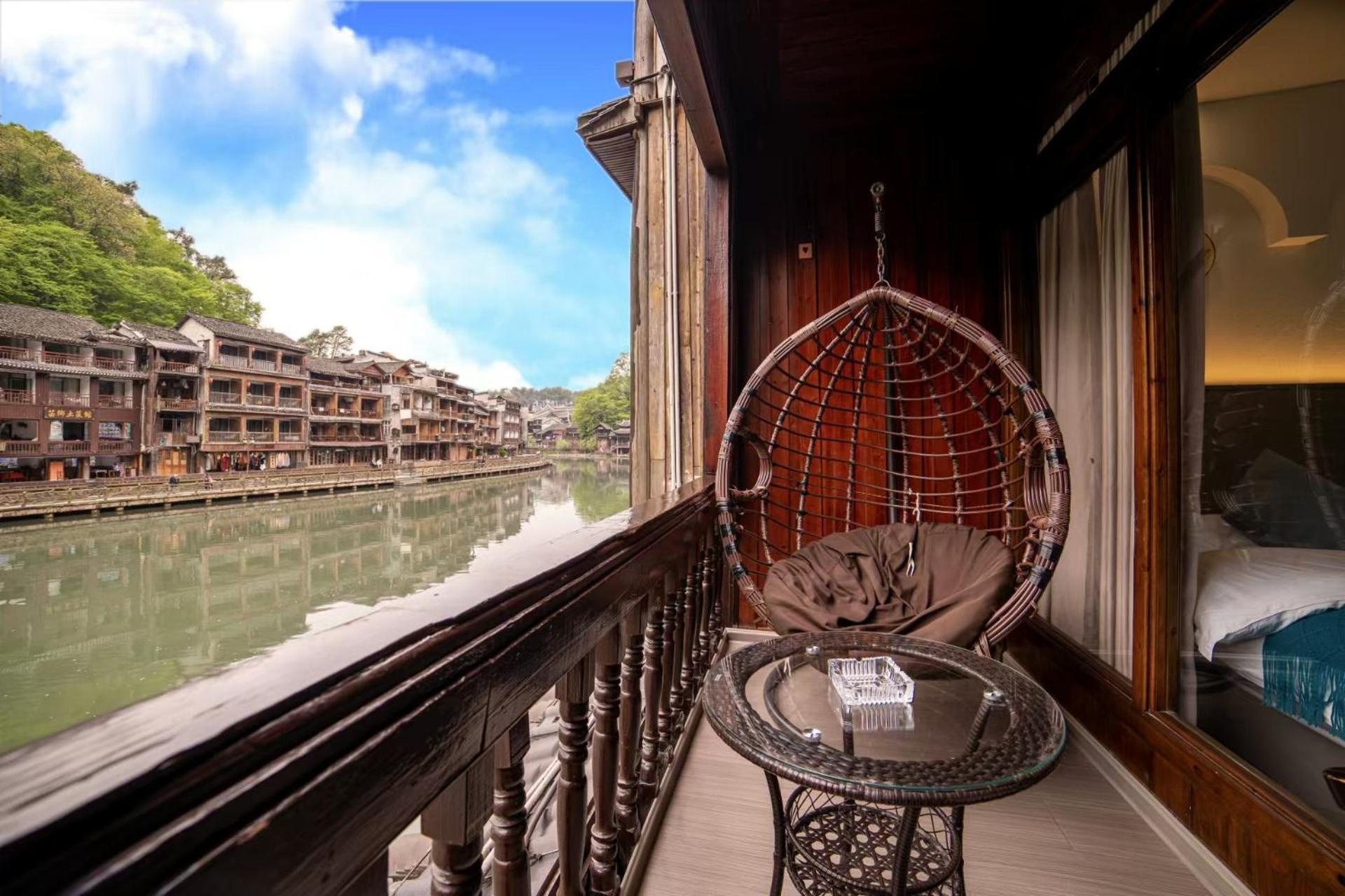 Fenghuang Ancient Town Lazy Cat Riverside Inn Екстер'єр фото