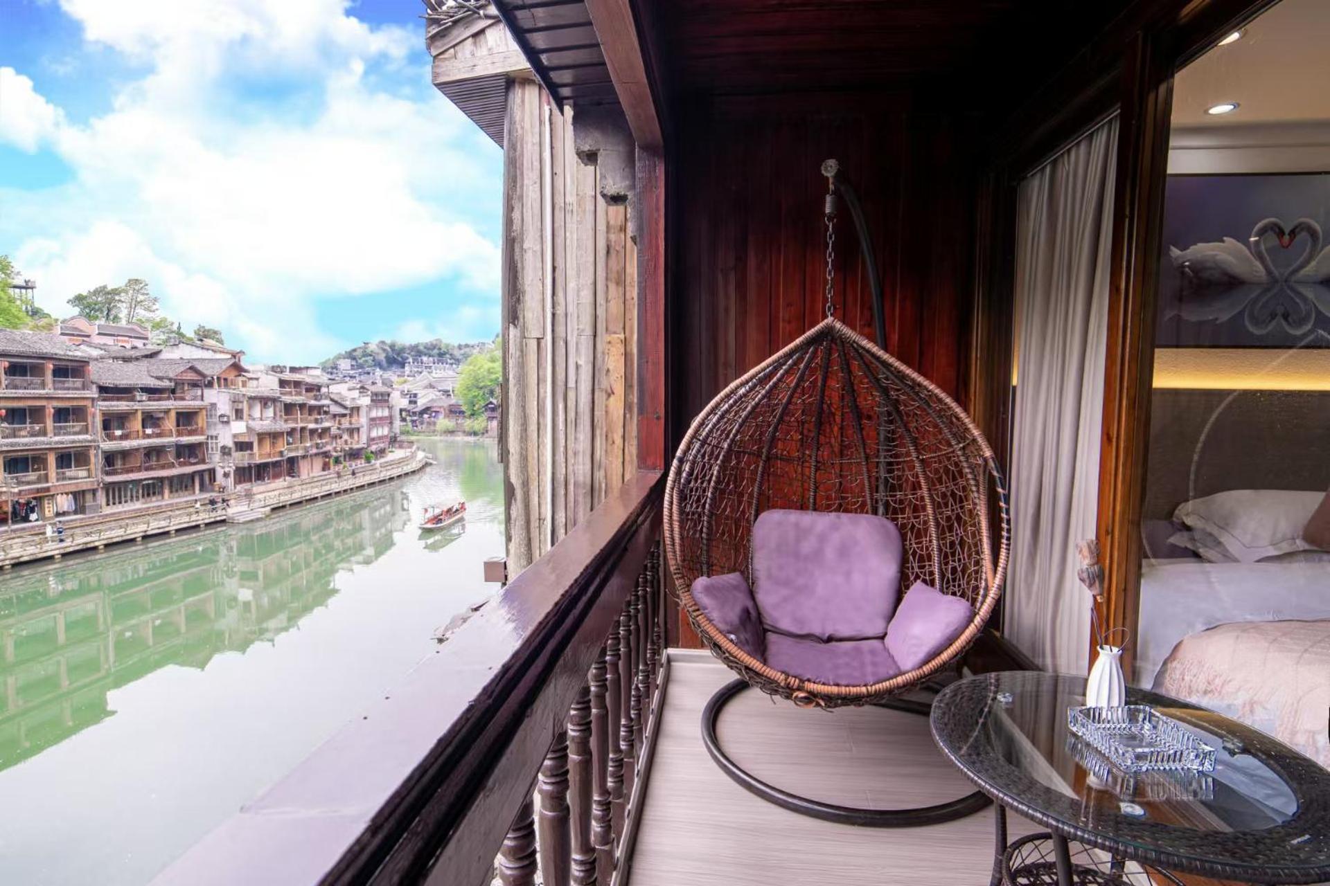 Fenghuang Ancient Town Lazy Cat Riverside Inn Екстер'єр фото
