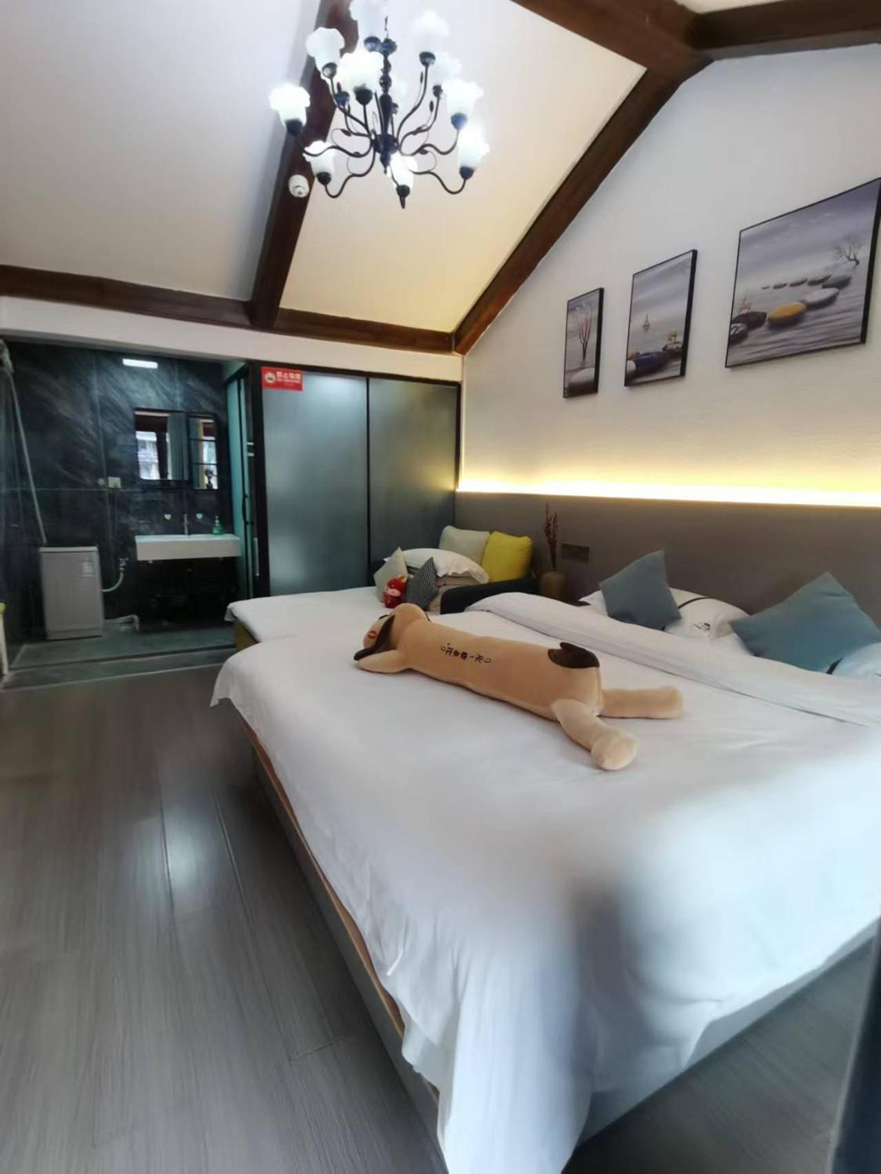 Fenghuang Ancient Town Lazy Cat Riverside Inn Екстер'єр фото