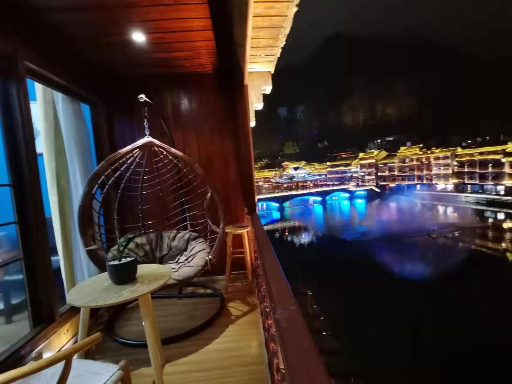 Fenghuang Ancient Town Lazy Cat Riverside Inn Екстер'єр фото