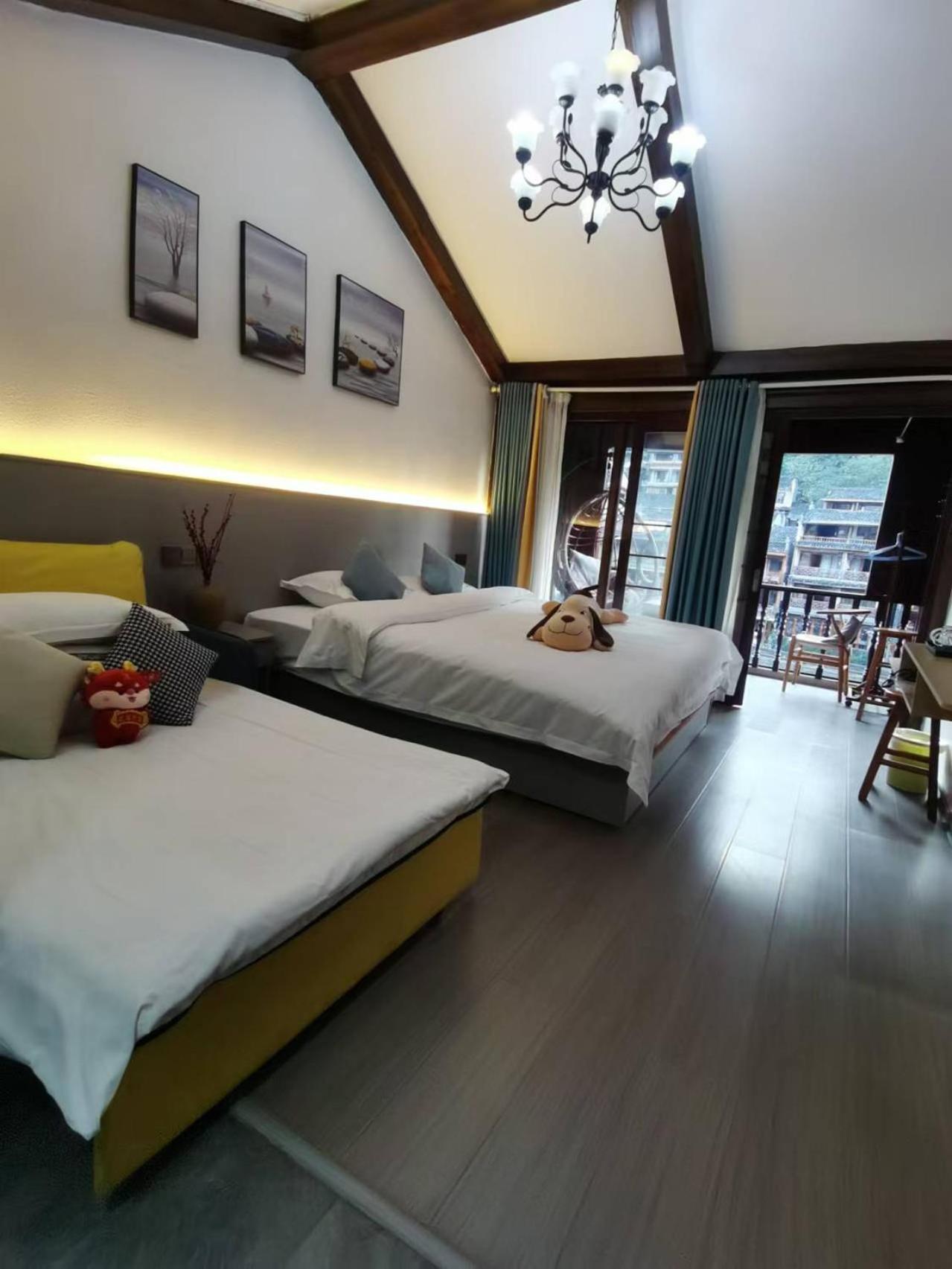 Fenghuang Ancient Town Lazy Cat Riverside Inn Екстер'єр фото